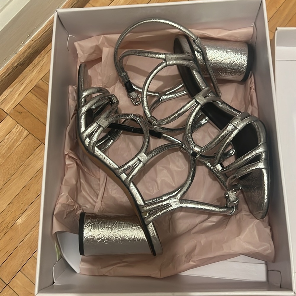 REBECCA MINKOFF
Apolline Metallic Strappy Sandals - Picture 6 of 15